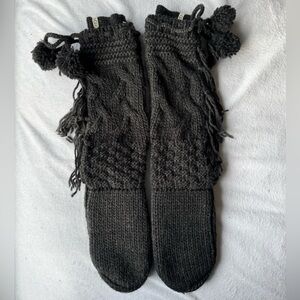 NWOT UGG Cozy Slippers XS-S Fits 5-7